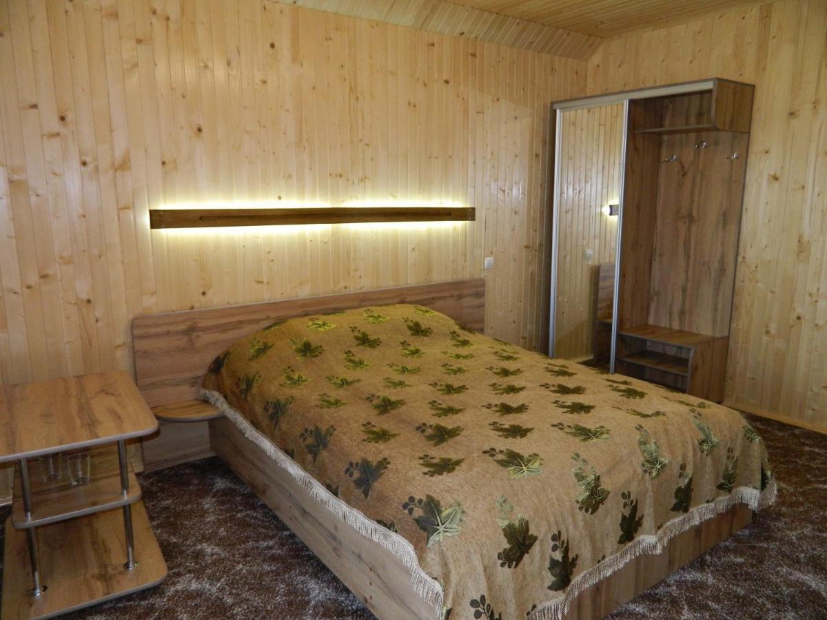 У Павла Hotel ยาบลูนิตซา ภายนอก รูปภาพ